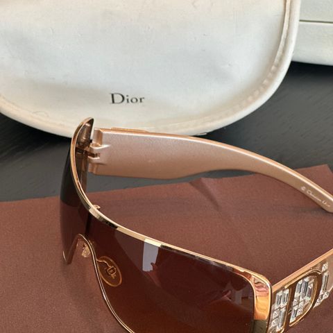Solbriller fra Gucci, Christian Dior, Versace og Bvlgari