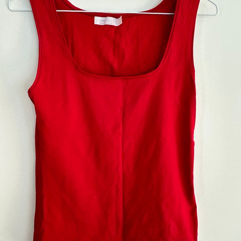 Lekker rød  singlet fra Zara