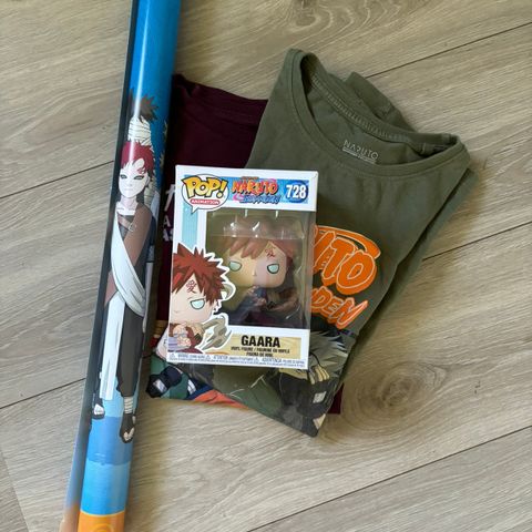 Naruto: Figur, 2 t-skjorter og plakat