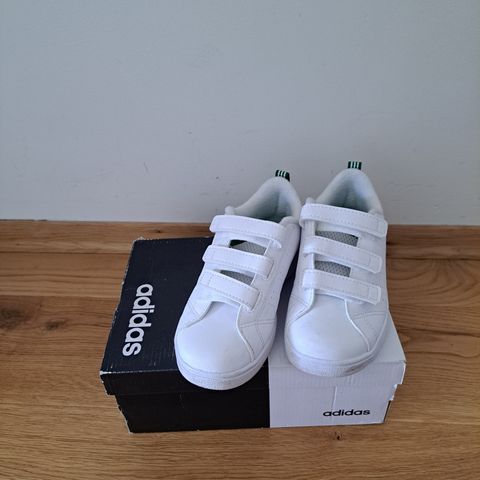 Adidas sko str 29