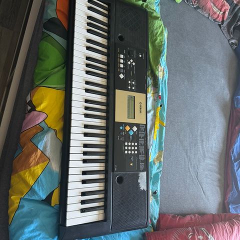 Yamaha 220 piano