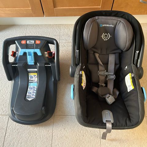 UPPAbaby MESA Babystol and Car Seat Base