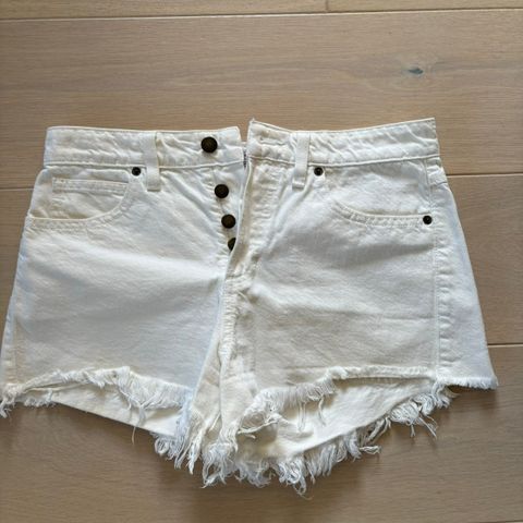 Guess shorts strl 27