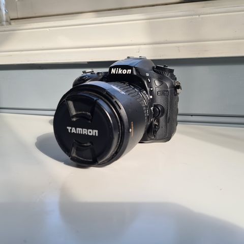 Nikon D7200, fungerende, men ikkje feilfri + utstyr