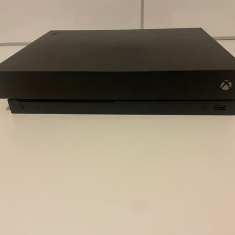 Xbox one x, med 10 spill