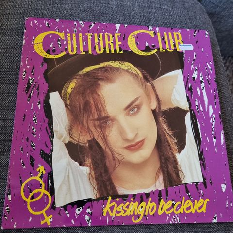 Culture club  Kissing to be clever