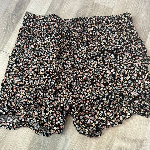 Småblomstret shorts