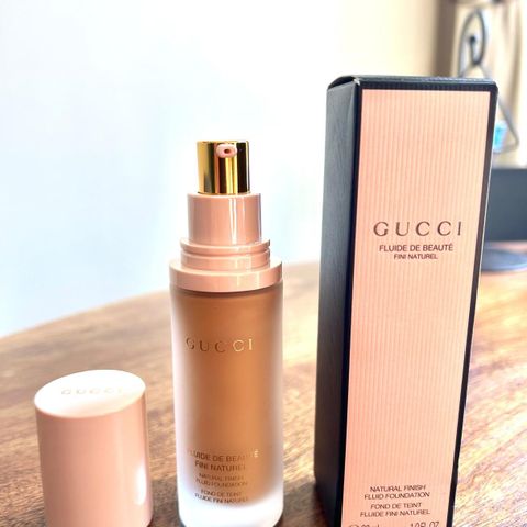 Gucci Fluide de Beaute Satin Liquid Foundation Nr 320 C