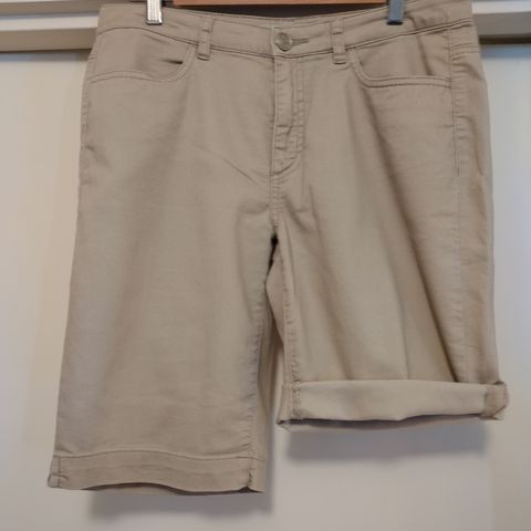 Lys beige Shorts Str 38/ 40