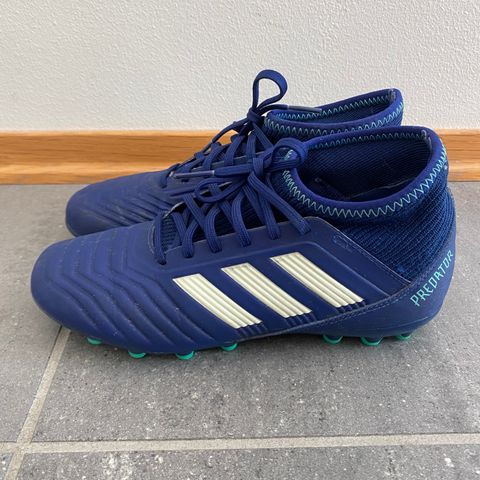 Adidas Predator fotballsko str.35,5