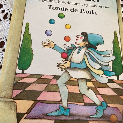 Guds Gjøgler.   Tomie de Paola.  Boka er som ny