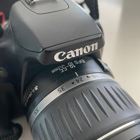 Canon EOS 1000D ca 2010 m/lader, veske etc