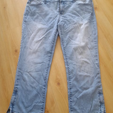 Jeans str 46 selges.