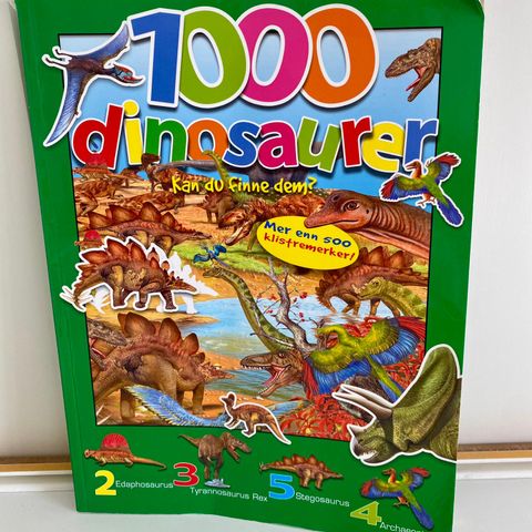 Bok om dinosaurer med klistremerker