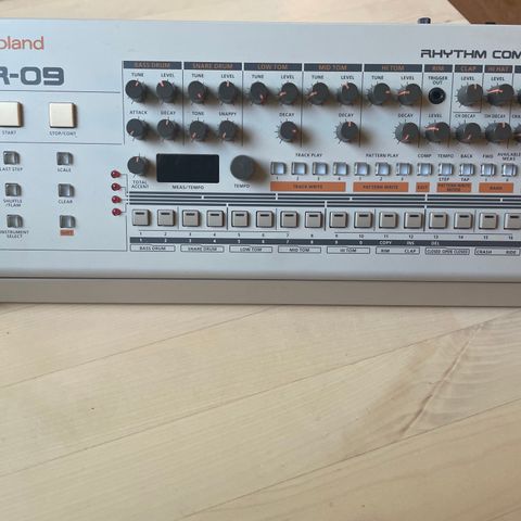 Roland TR-09 trommemaskin