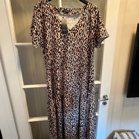 Nydelig leopard kjole XL