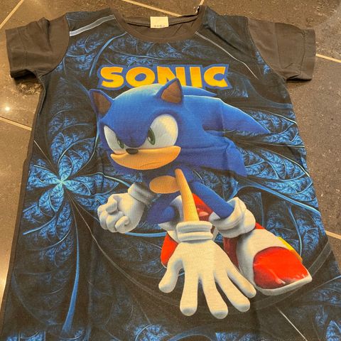 Sonic t-shirt str. 140 (8-10 år)
