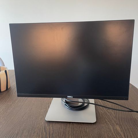 Dell 25" LCD monitor til salgs