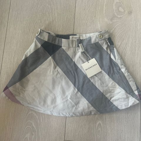 Burberry skjørt 4år