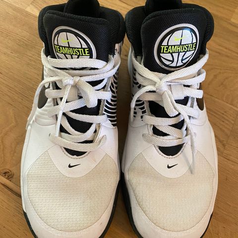 Nike basketsko str. 35,5