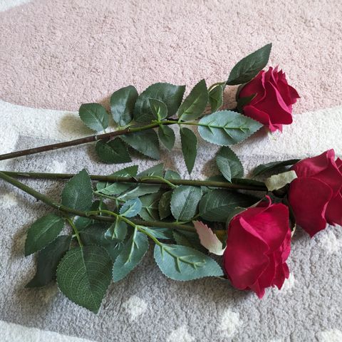 Kunstige røde roser