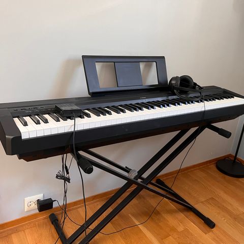 Yamaha P - 45 digitalpiano m/stativ