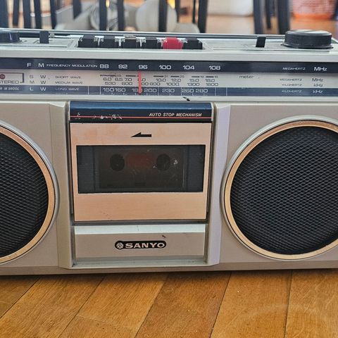 Sanyo M 9800L