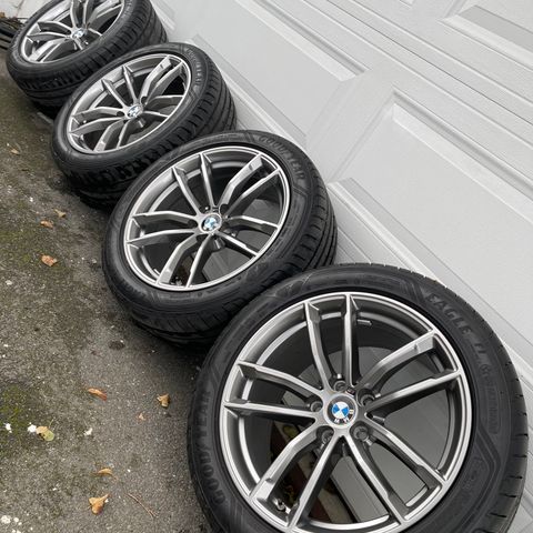 Originale BMW felger 5x112 R18 med gode sommerdekk