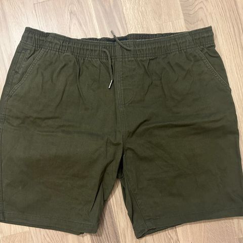 Grønn shorts