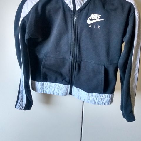 Nike Air jakke. Treningsjakke. Str 146-156cm. Jente/gutt. 10-12 år.