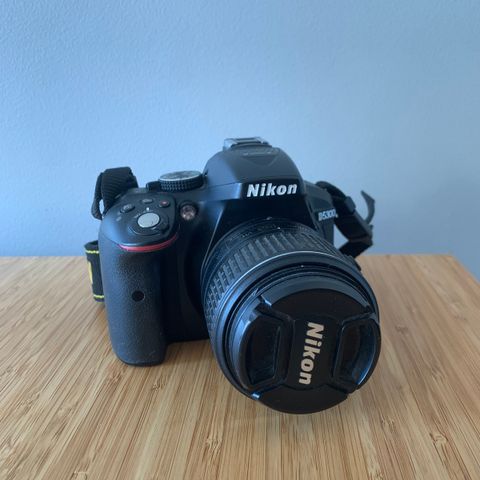 Nikon D5300 SLR kamera + 18-55 mm AF-P DX objektiv