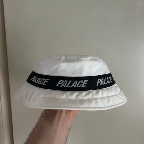 Palace buckethat