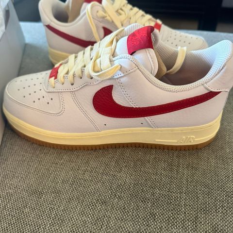 Selger helt nye Nike Air Force 1 Low 40,5