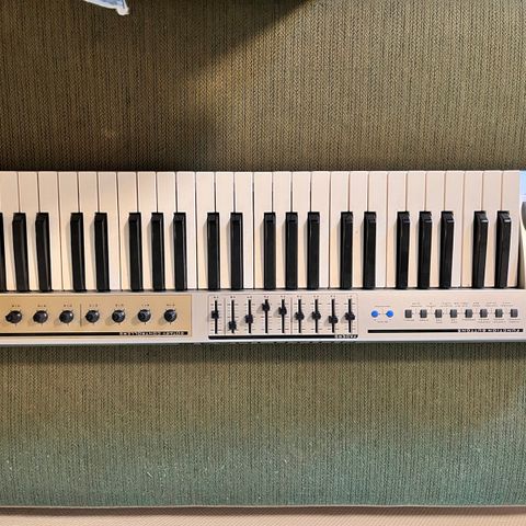 MIDI keyboard