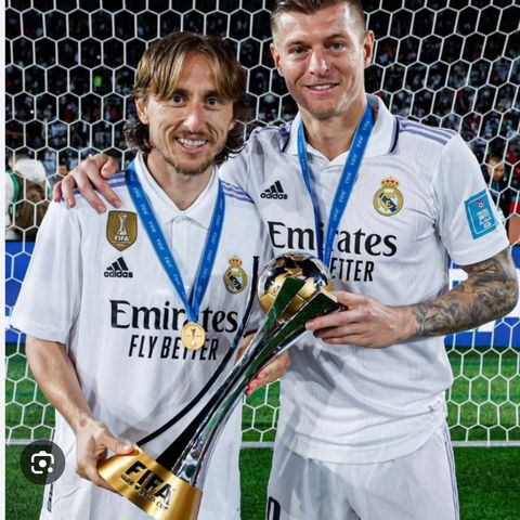 Kroos og Modric drakter