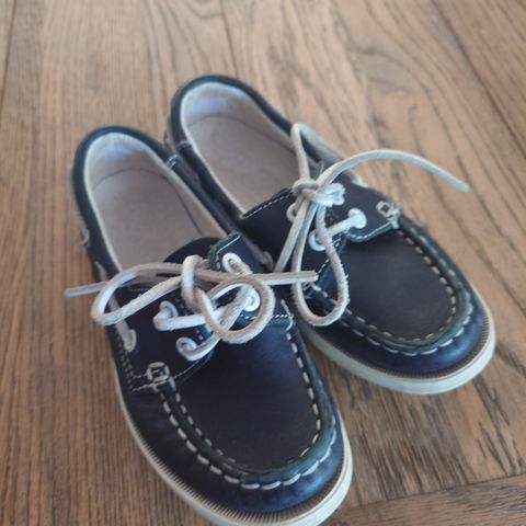 Sebago Dockside str 27