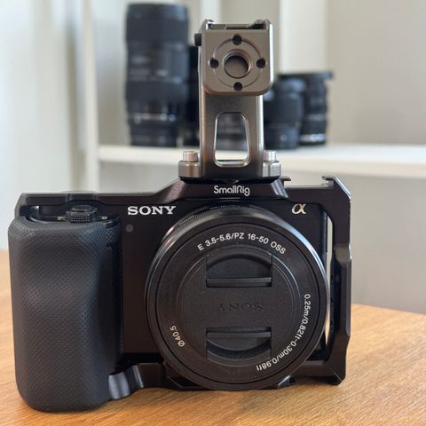 Sony ZV-E10 with Smallrig cage and more extras | Perfect kit, ready to go