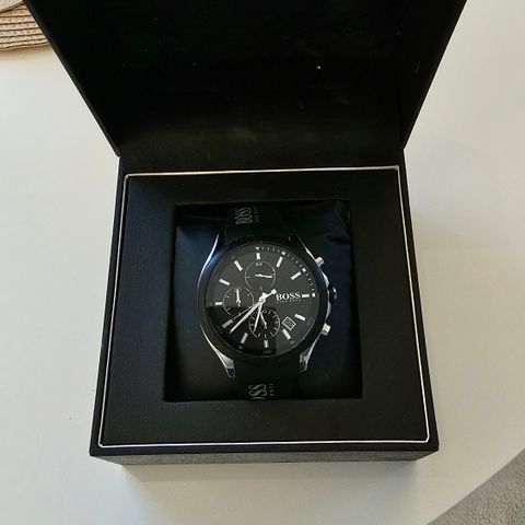 Kr 1199  hugo boss klokke