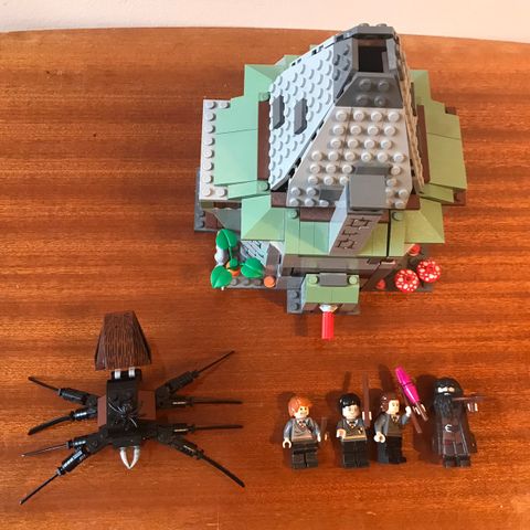 LEGO Harry Potter Hagrids hut (4738)