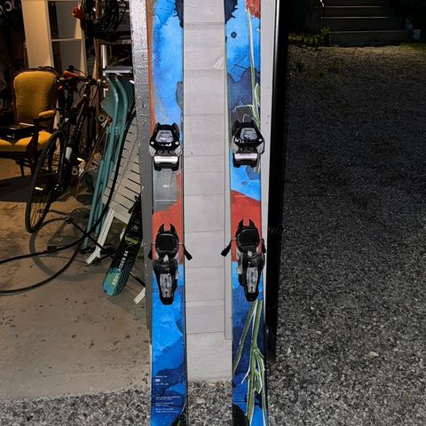 Volkl revolt 90, 180cm med bindinger