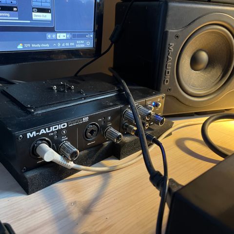 M-Audio ProFire 610 24 bit/192khz audio interface med et par Bx5a studio monitor