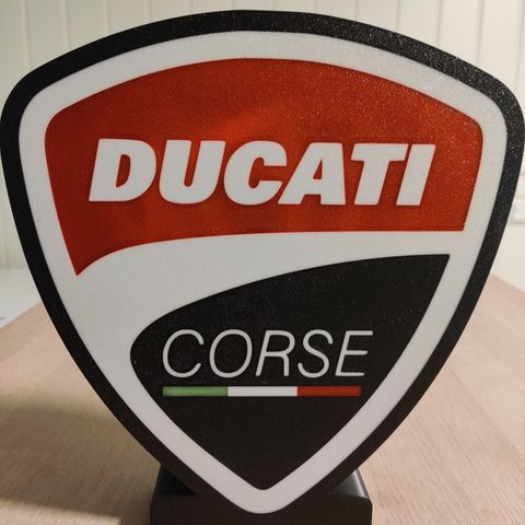 Lys opp ditt rom med stil - Ducati Corse LED-lampe!