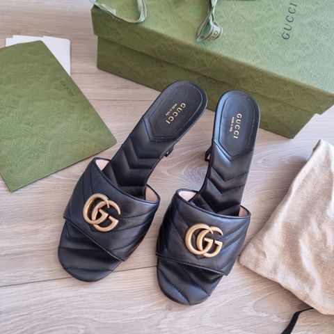 Gucci double G slide sandal