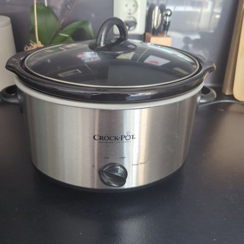 Crock pot - slow cooker