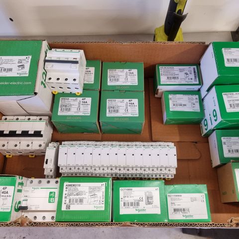 Diverse elektromatriell fra Schneider Electric