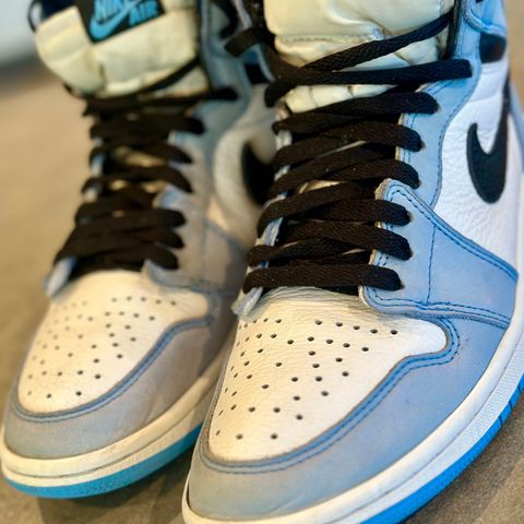 Air Jordan 1 Retro High University Blue