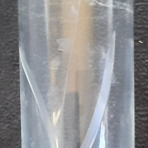 Retro nydelig krystall vase gravert liljekonvallblomster ca H 22 D 5,2 cm