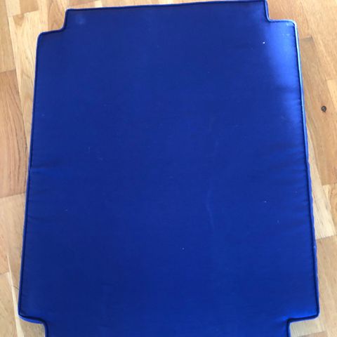 Blå original pute til Hvit Drachmann benk 156 cm lang ønskes kjøpt