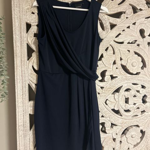 Byoung klassisk blå kjole