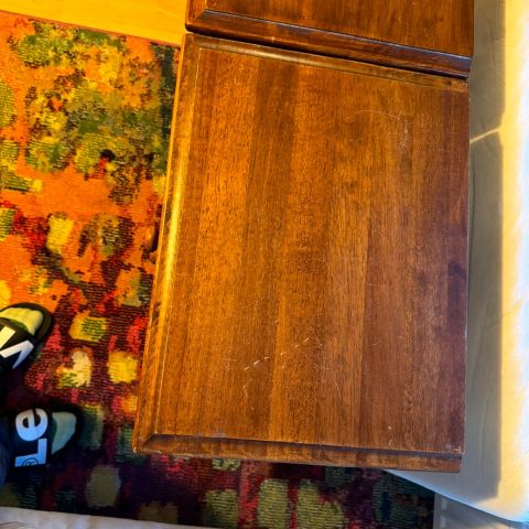 Antique look bed side stands (with drawers)